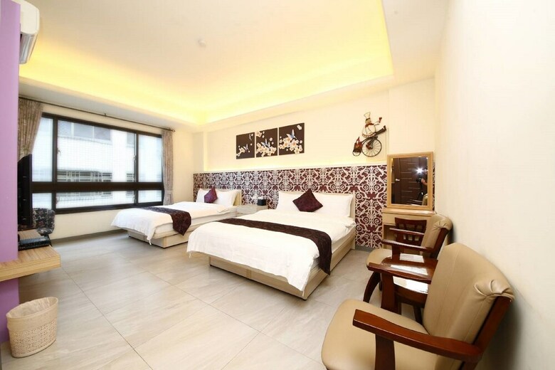 Hotel Happiness Is Coming (Sunwater)