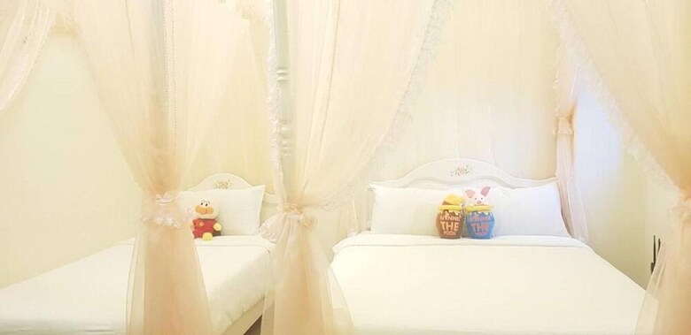 Hotel Happiness Is Coming (Sunwater)