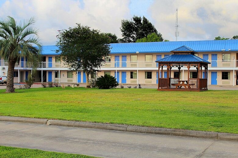 Motel 6 Winnie Tx