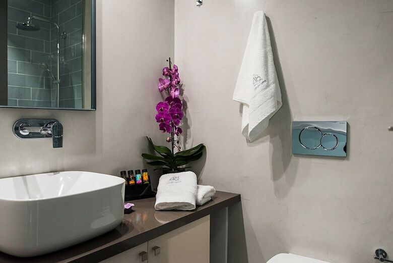 Hotel The 48 Suites