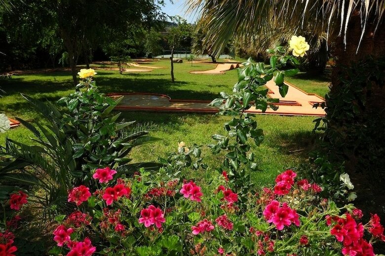 Hotel Acacia Resort