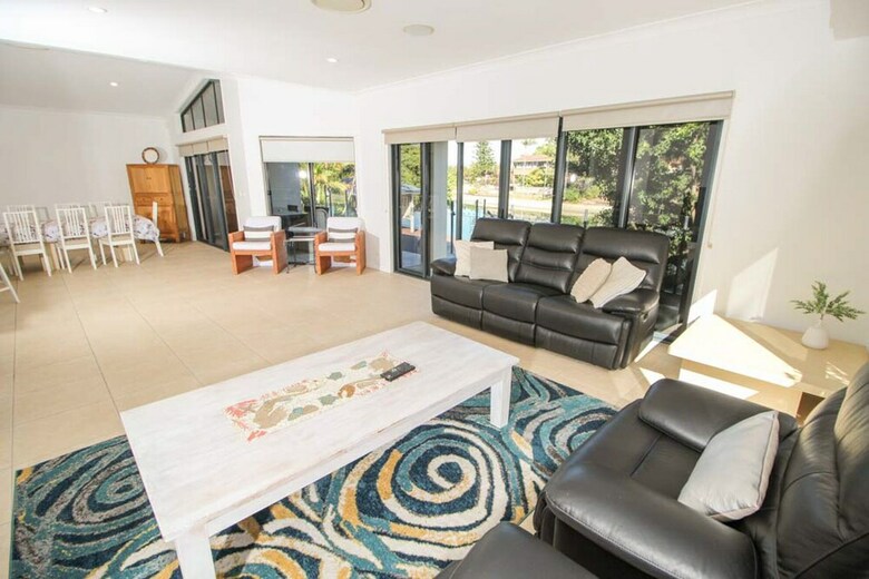 Maureen Waterfront Holiday House