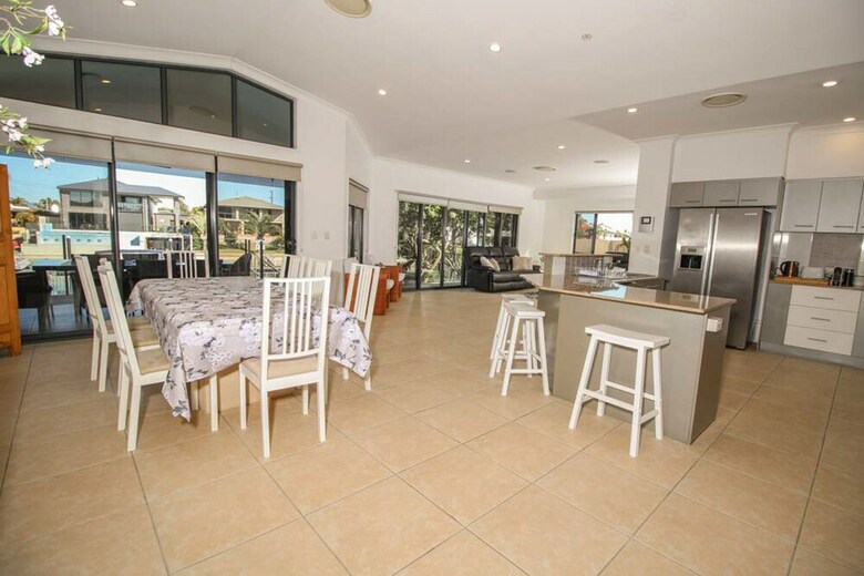 Maureen Waterfront Holiday House