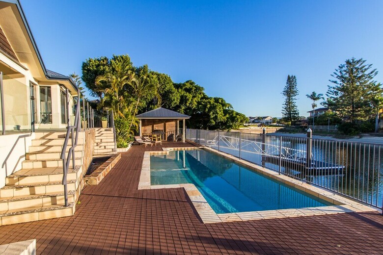 Maureen Waterfront Holiday House