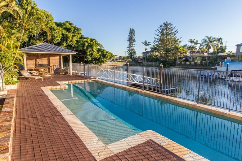 Maureen Waterfront Holiday House