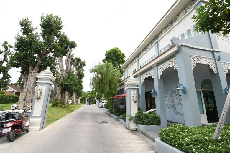 At Pingnakorn Riverside Hotel Chiangmai