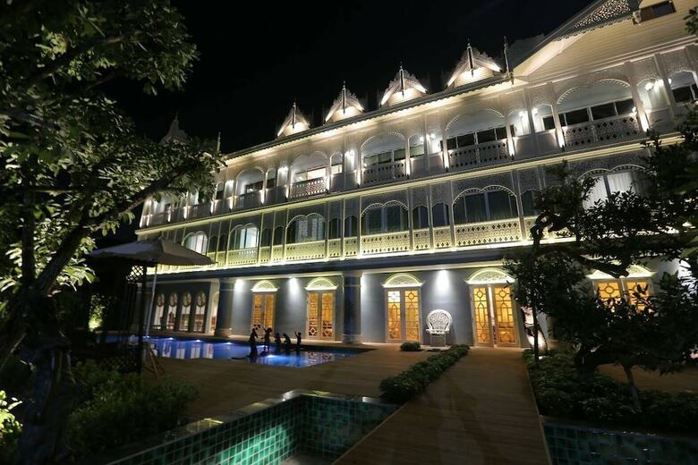 At Pingnakorn Riverside Hotel Chiangmai