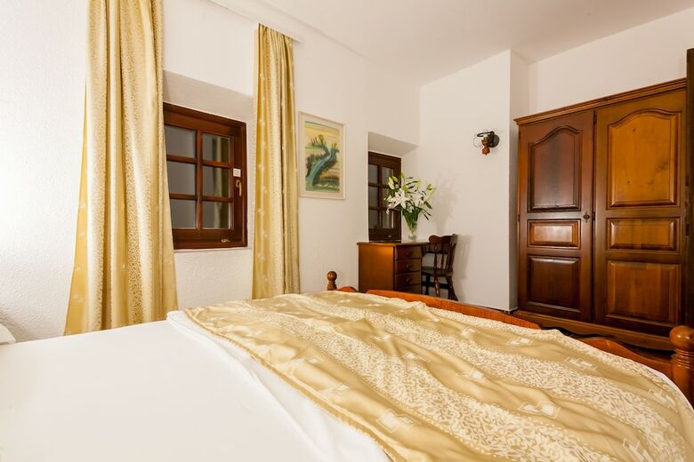 Hotel Kulla E Balshajve
