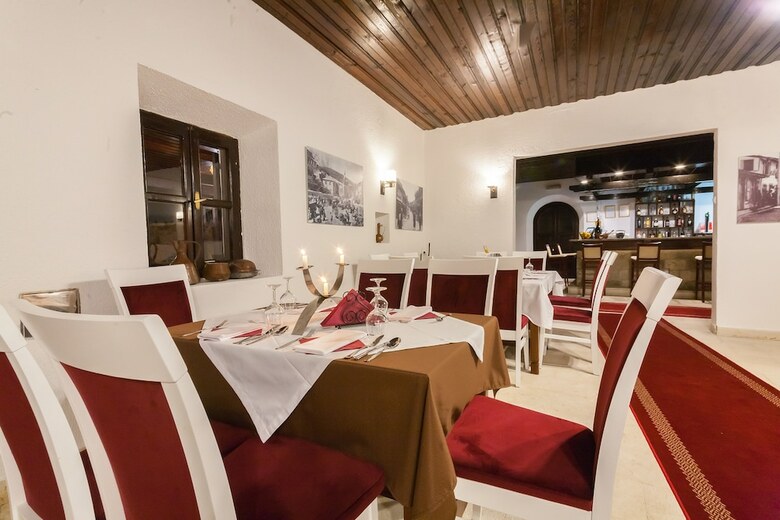 Hotel Kulla E Balshajve