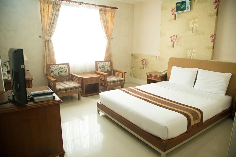 Golden Plus Hotel