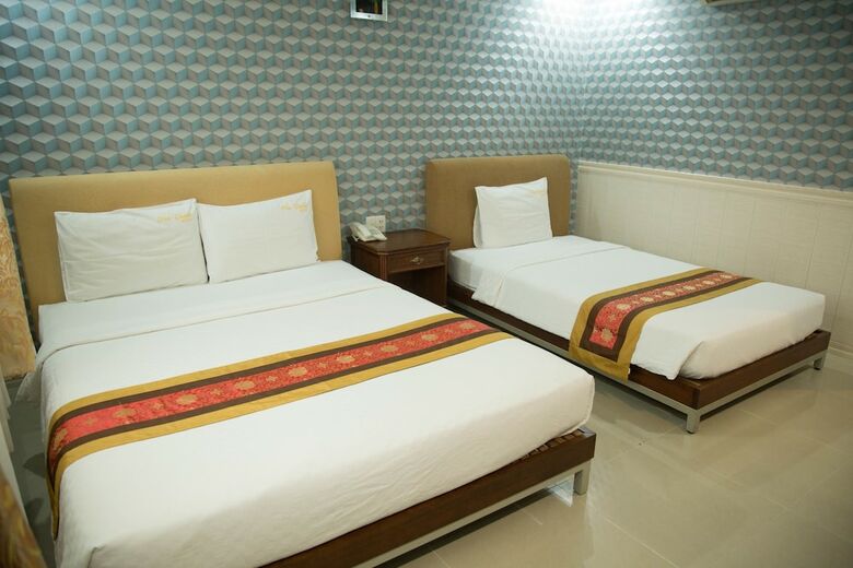 Golden Plus Hotel