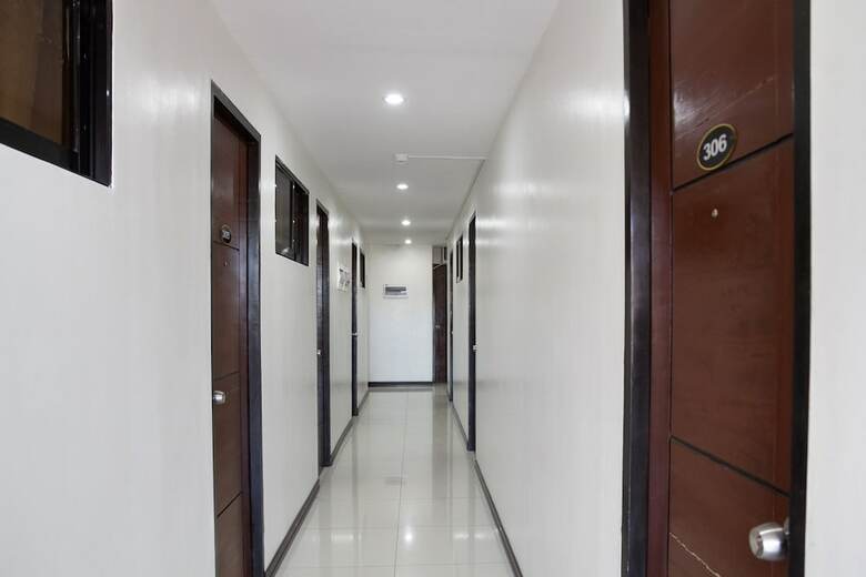 Oyo 165 Circle-b Apartelle & Suites