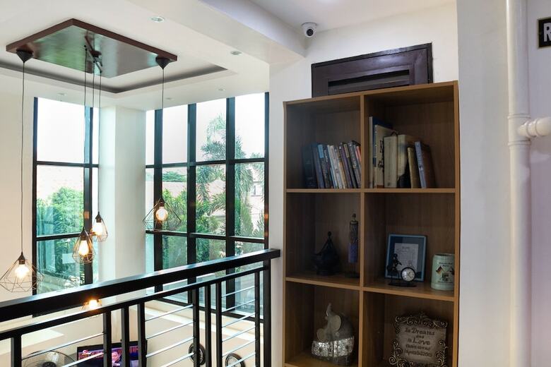 Oyo 165 Circle-b Apartelle & Suites