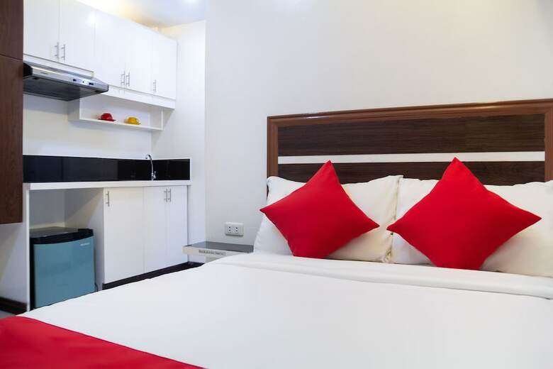 Oyo 165 Circle-b Apartelle & Suites