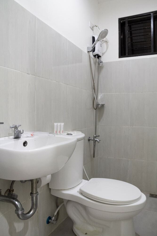 Oyo 165 Circle-b Apartelle & Suites