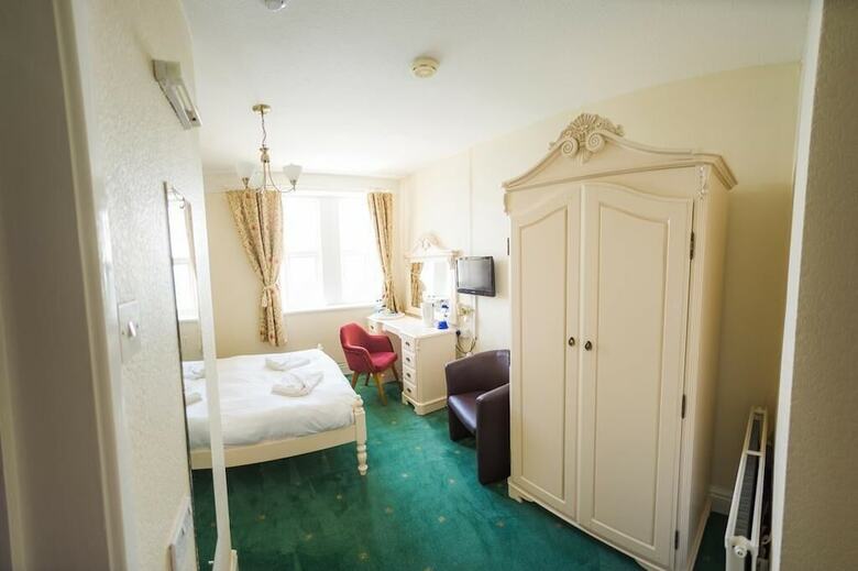 Queensbridge Hotel