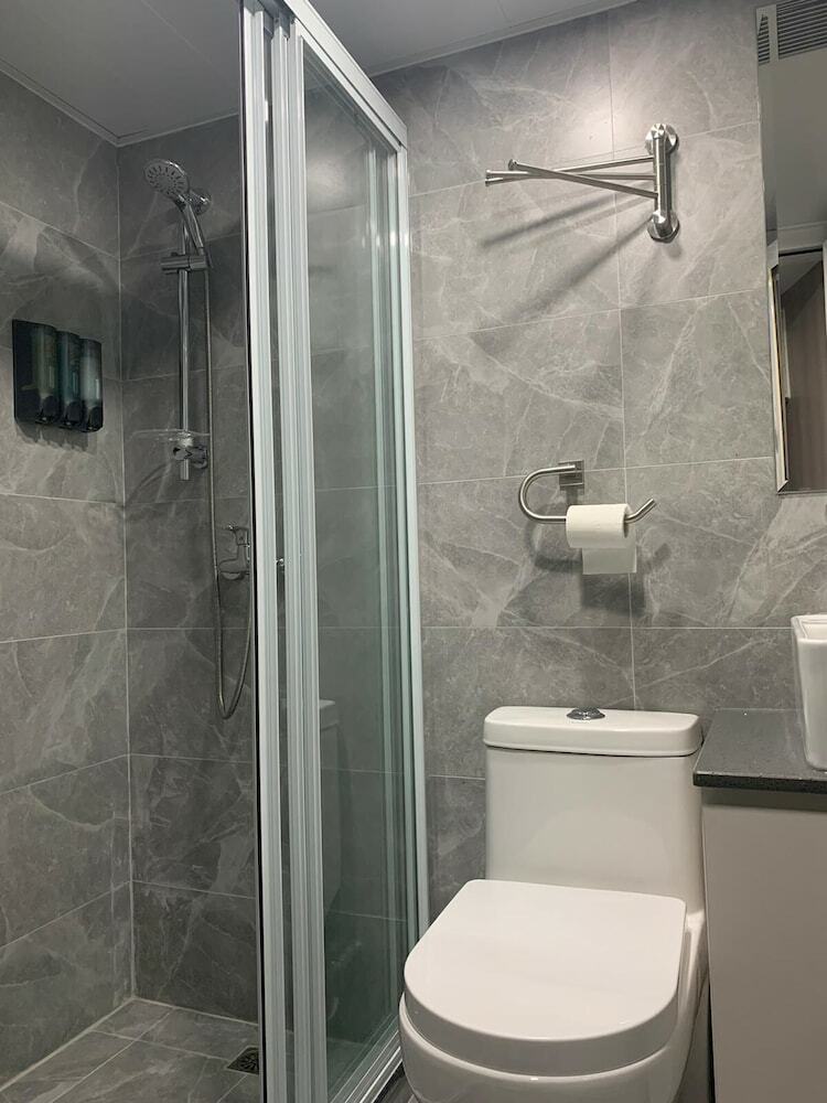 J Hotel
