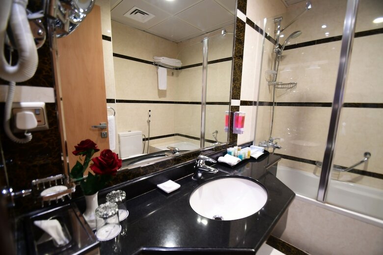 Hotel Golden Tulip Al Mektan
