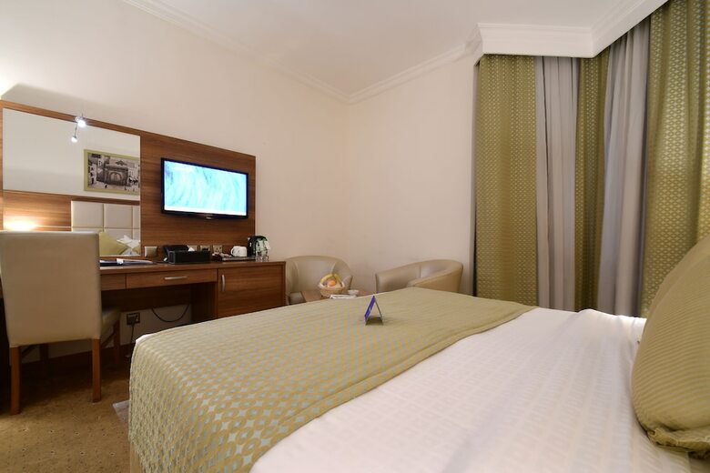 Hotel Golden Tulip Al Mektan