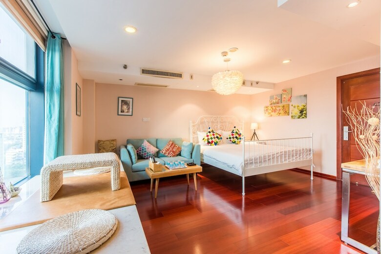 Summer Flower Apartment