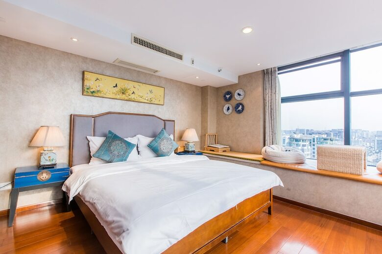 Summer Flower Apartment