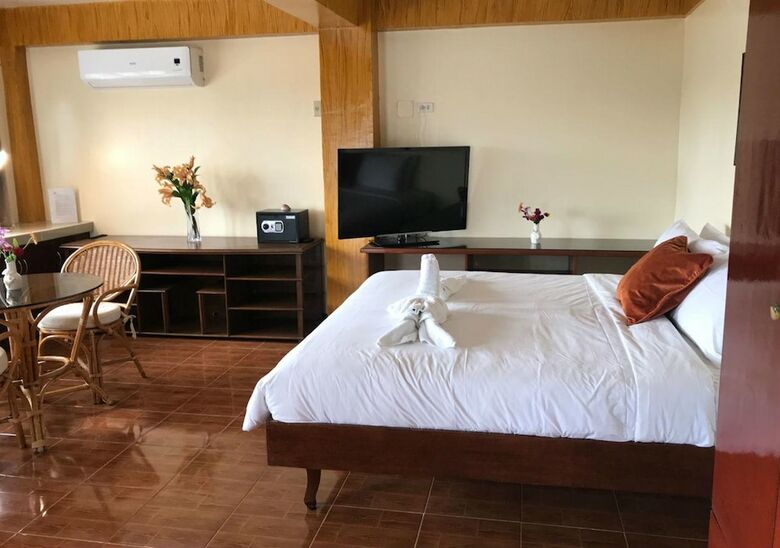 Villa Monkey Beach Dive Resort