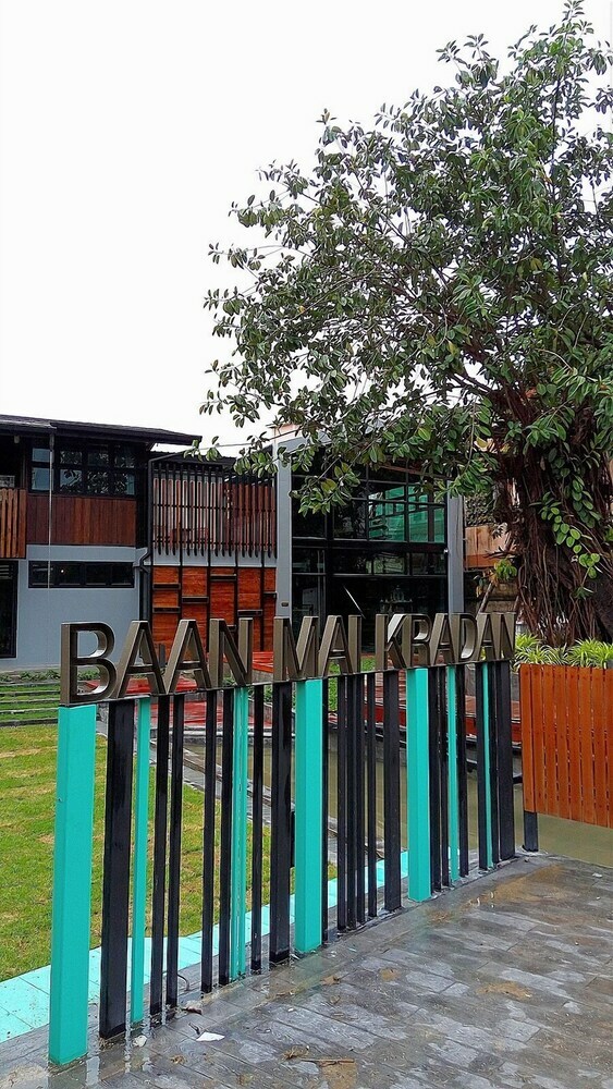 Hostal Baan Mai Kradan Hostel Chiang Rai