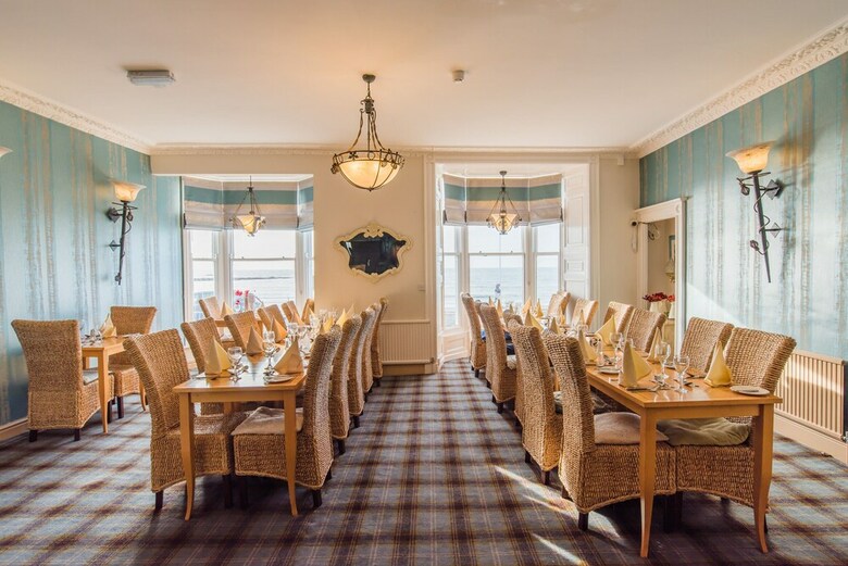 Gwesty'r Marine Hotel & Spa
