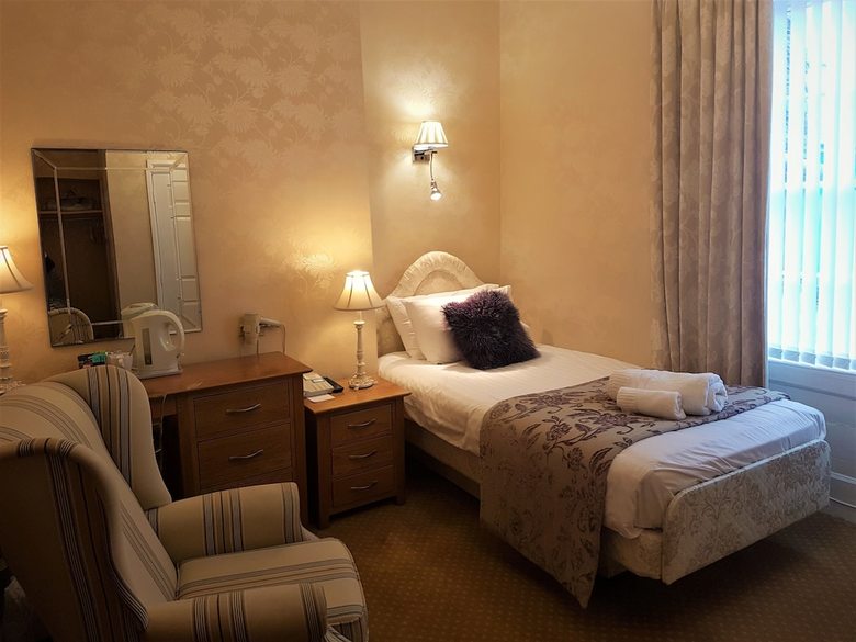 Gwesty'r Marine Hotel & Spa