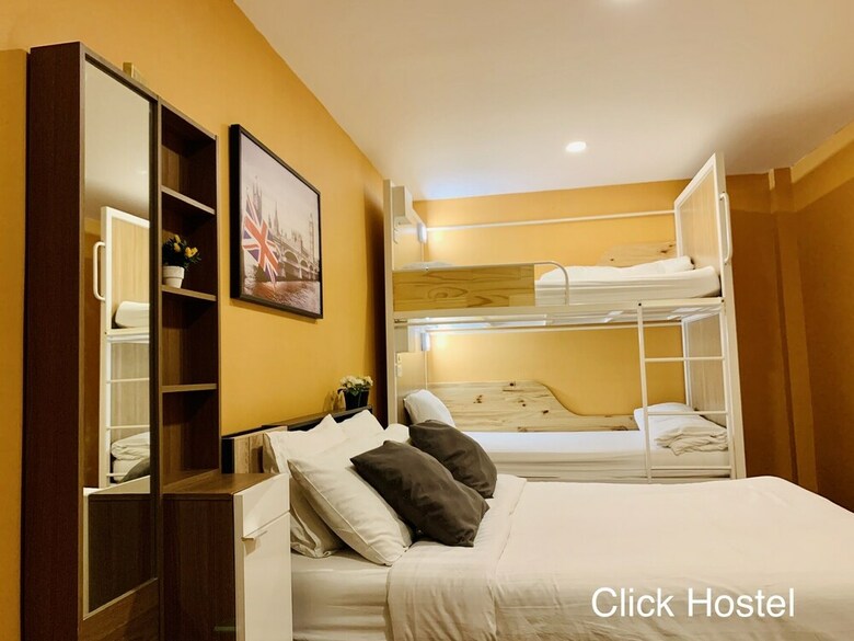 Hostal Click Hostel