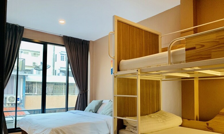 Hostal Click Hostel