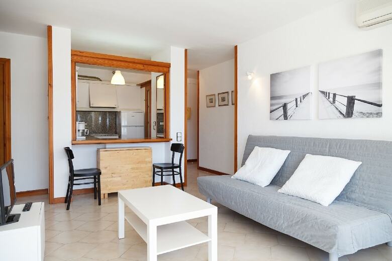 Uhc Novelty Apartments