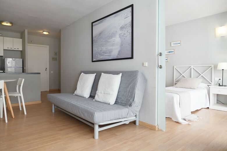 Uhc Novelty Apartments