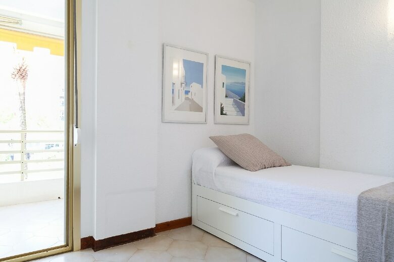 Uhc Novelty Apartments