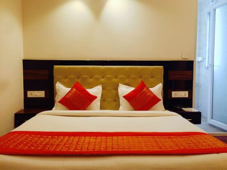 Hotel Sai Village Cyber Park