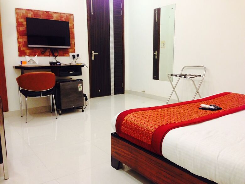 Hotel Sai Village Cyber Park