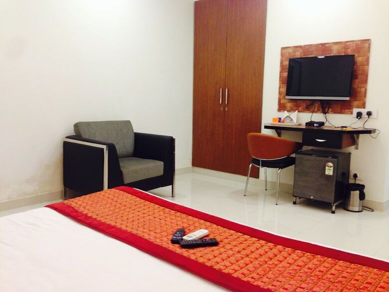 Hotel Sai Village Cyber Park