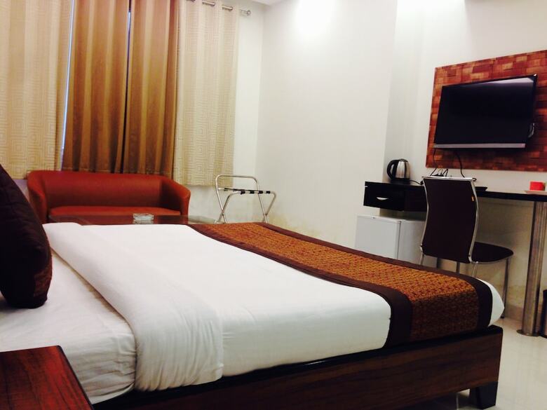 Hotel Sai Village Cyber Park