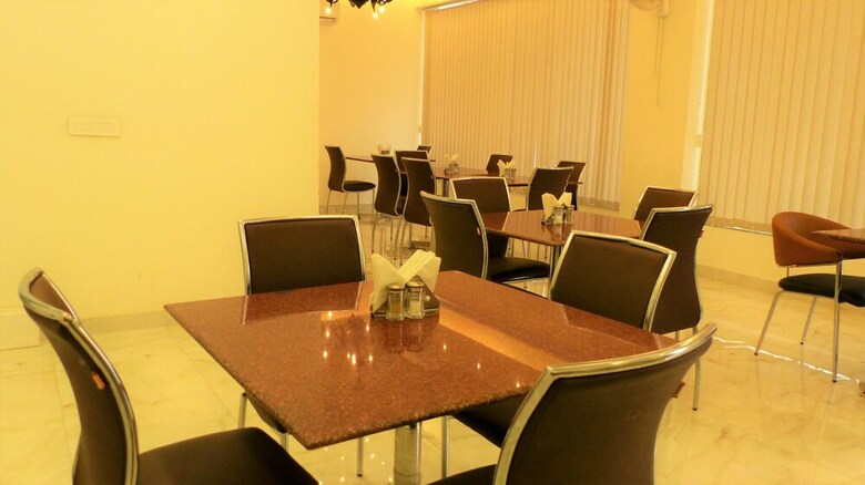 Hotel Sai Village Cyber Park