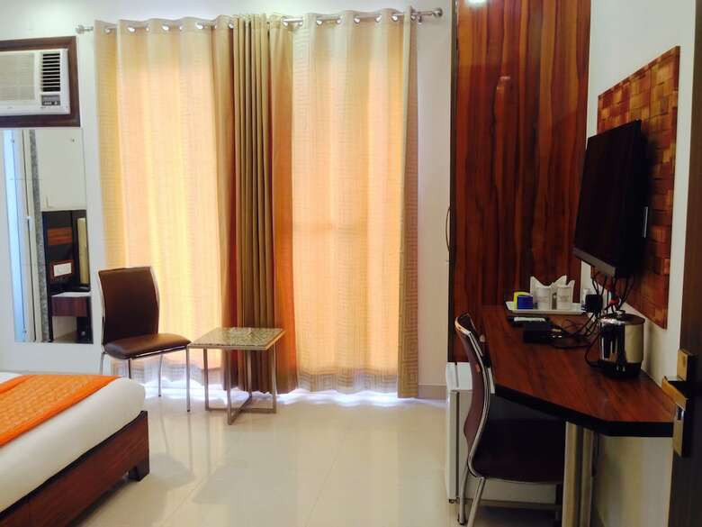 Hotel Sai Village Cyber Park