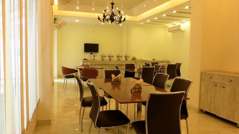 Hotel Sai Village Cyber Park