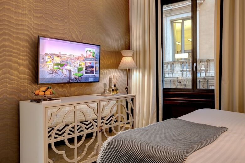 Singer Palace Hotel