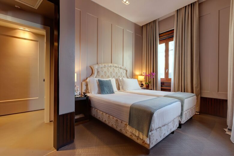 Singer Palace Hotel