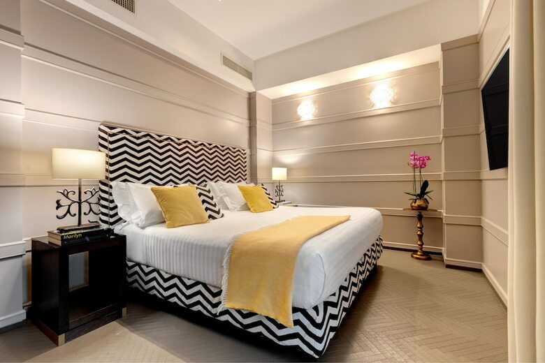 Singer Palace Hotel