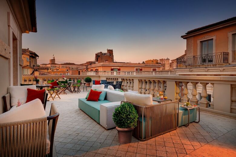 Singer Palace Hotel