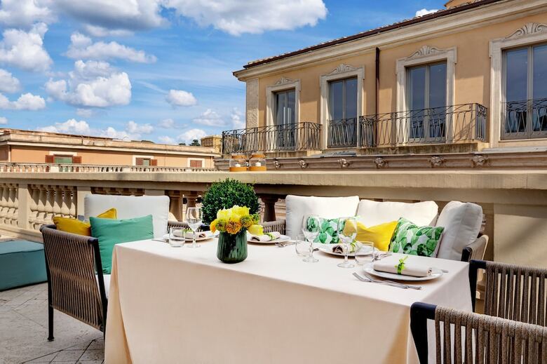 Singer Palace Hotel