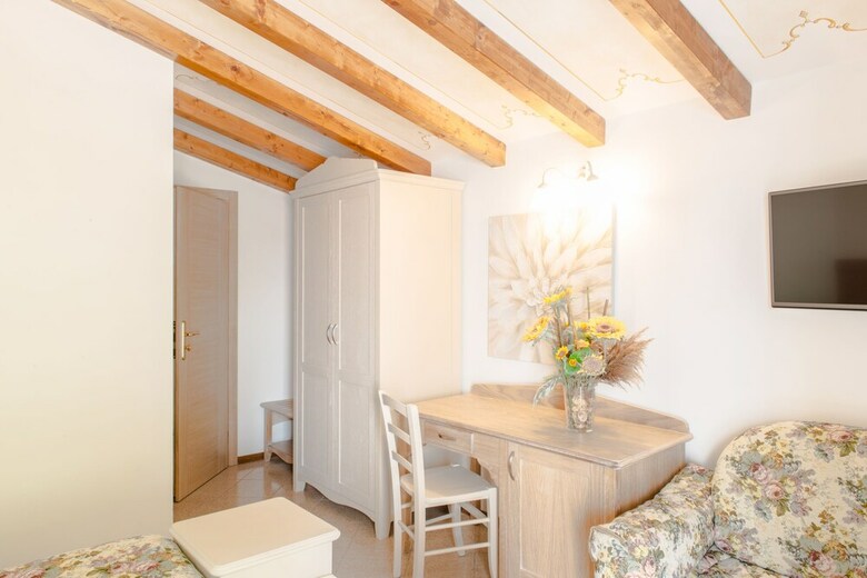 Village Hotel Lucia