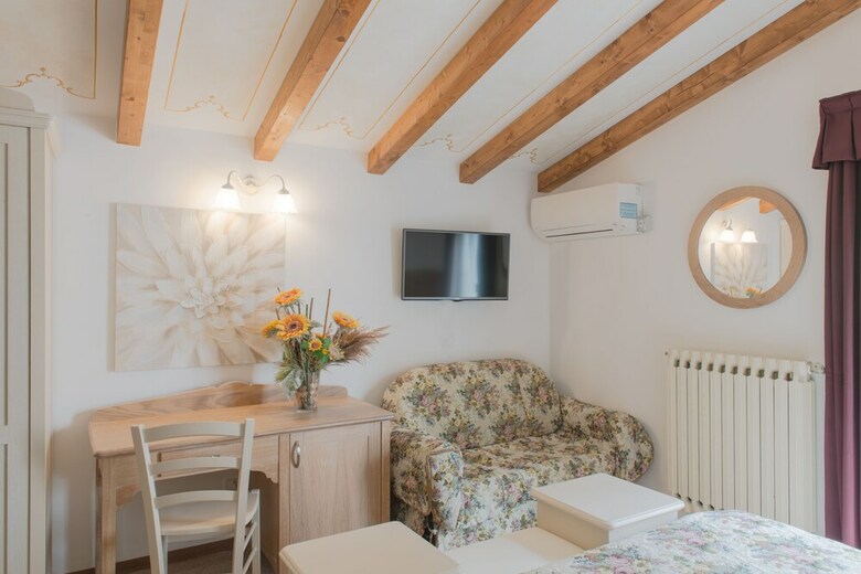 Village Hotel Lucia