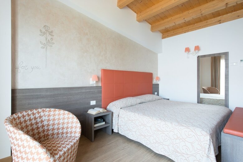 Village Hotel Lucia