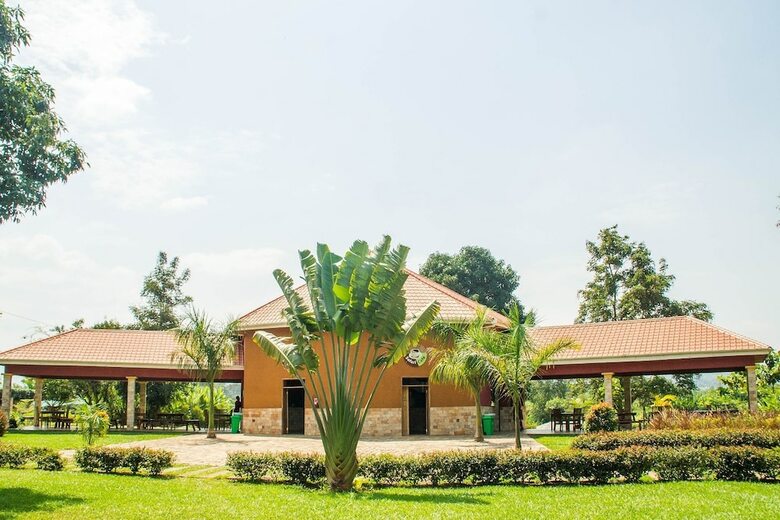 Hotel Kabalega Resort
